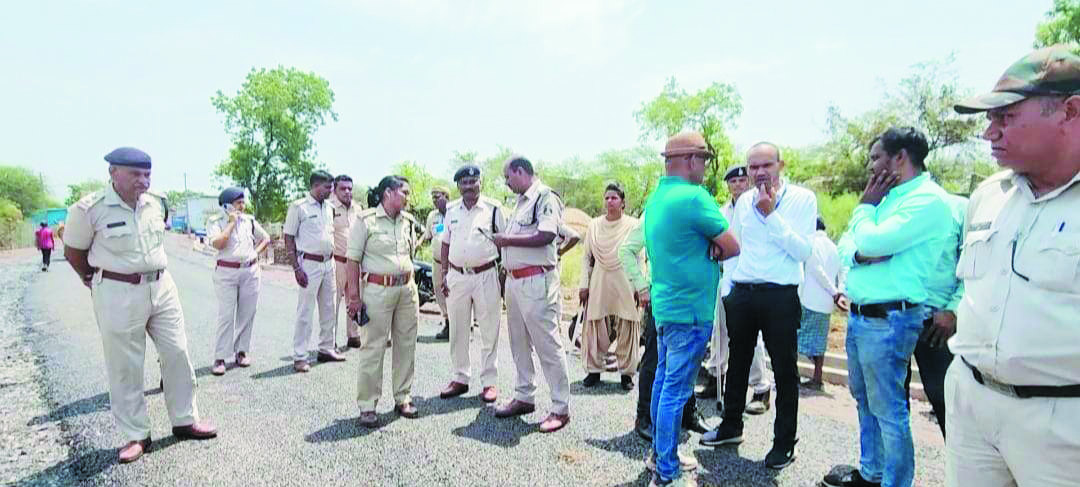 घठोली के ग्रामीणों को एसडीएम ने भी समझाया, फिर भी चुनाव का बहिष्कार