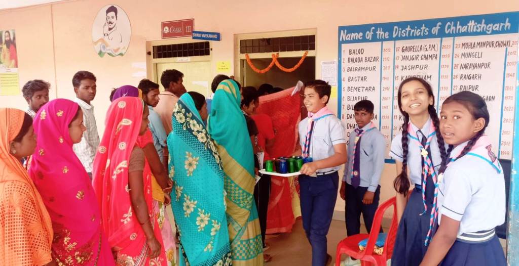 चुनाव में स्काउट गाइड ने दी  मतदाता मित्र के रूप में सेवाएं