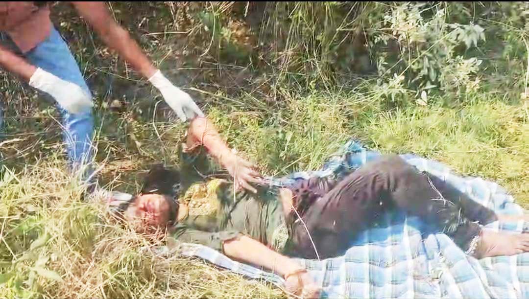 झाडिय़ों में ढकी मिली थी युवती की लाश 