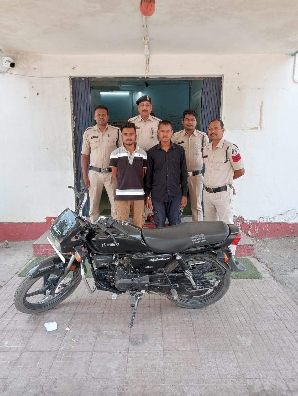 पेट्रोल पंप कर्मचारी से मारपीट, दो गिरफ्तार पेट्रोल पंप कर्मचारी से मारपीट, दो गिरफ्तार