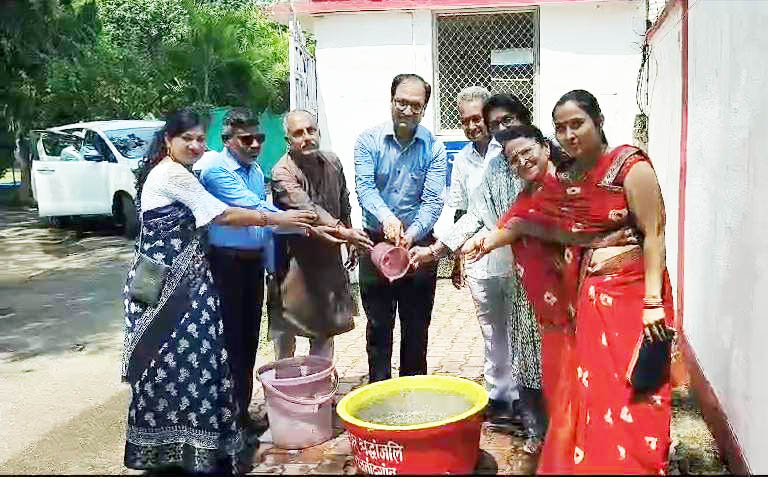 कलेक्टर ने किया पेयजल योजना का शुभारंभ कलेक्टर ने किया पेयजल योजना का शुभारंभ