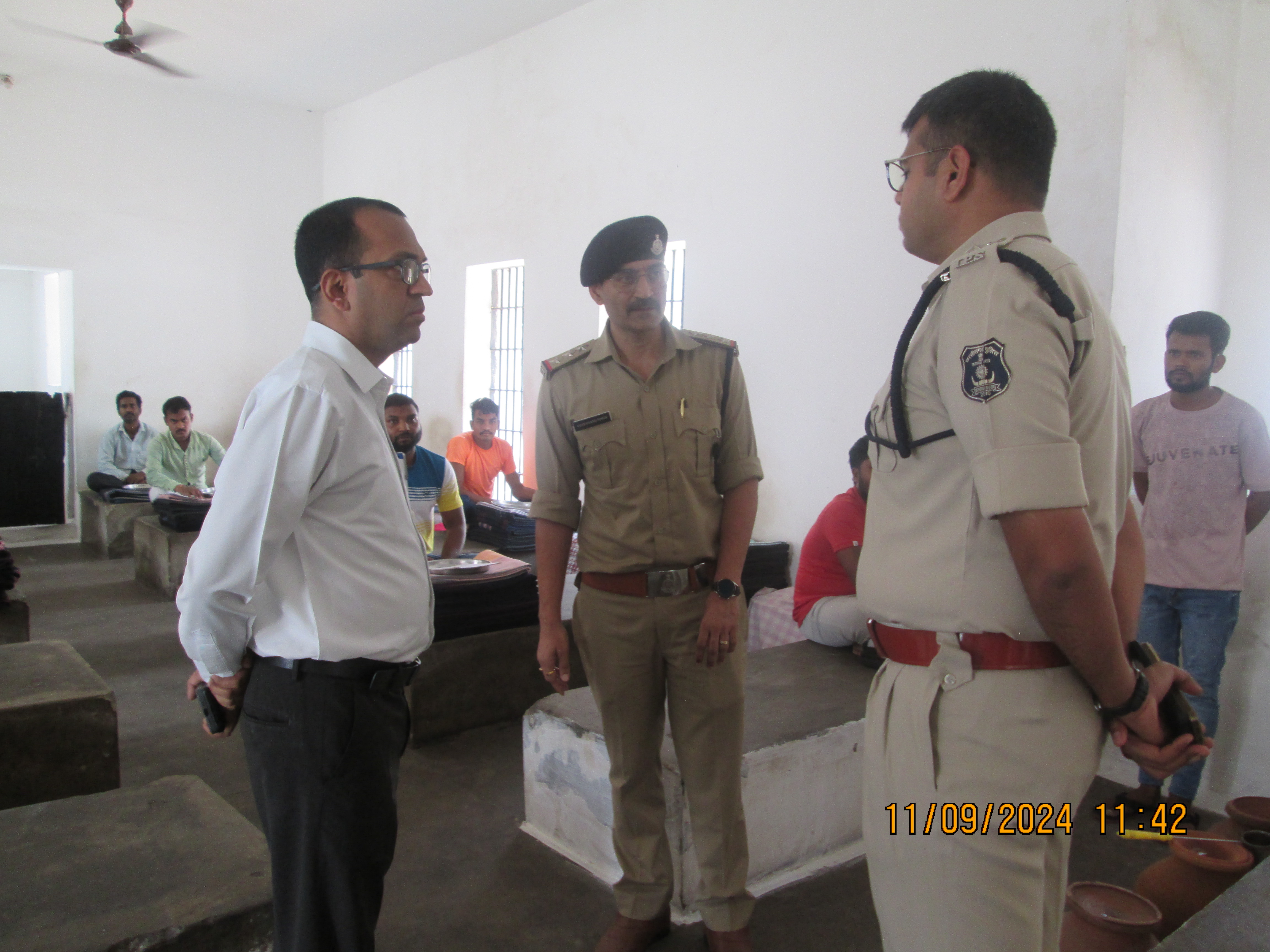 कलेक्टर-एसपी ने किया जिला जेल का औचक निरीक्षण