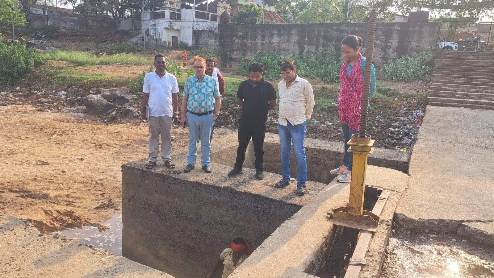 बरसात से पूर्व एनीकट के गेट मरम्मत करने के निर्देश