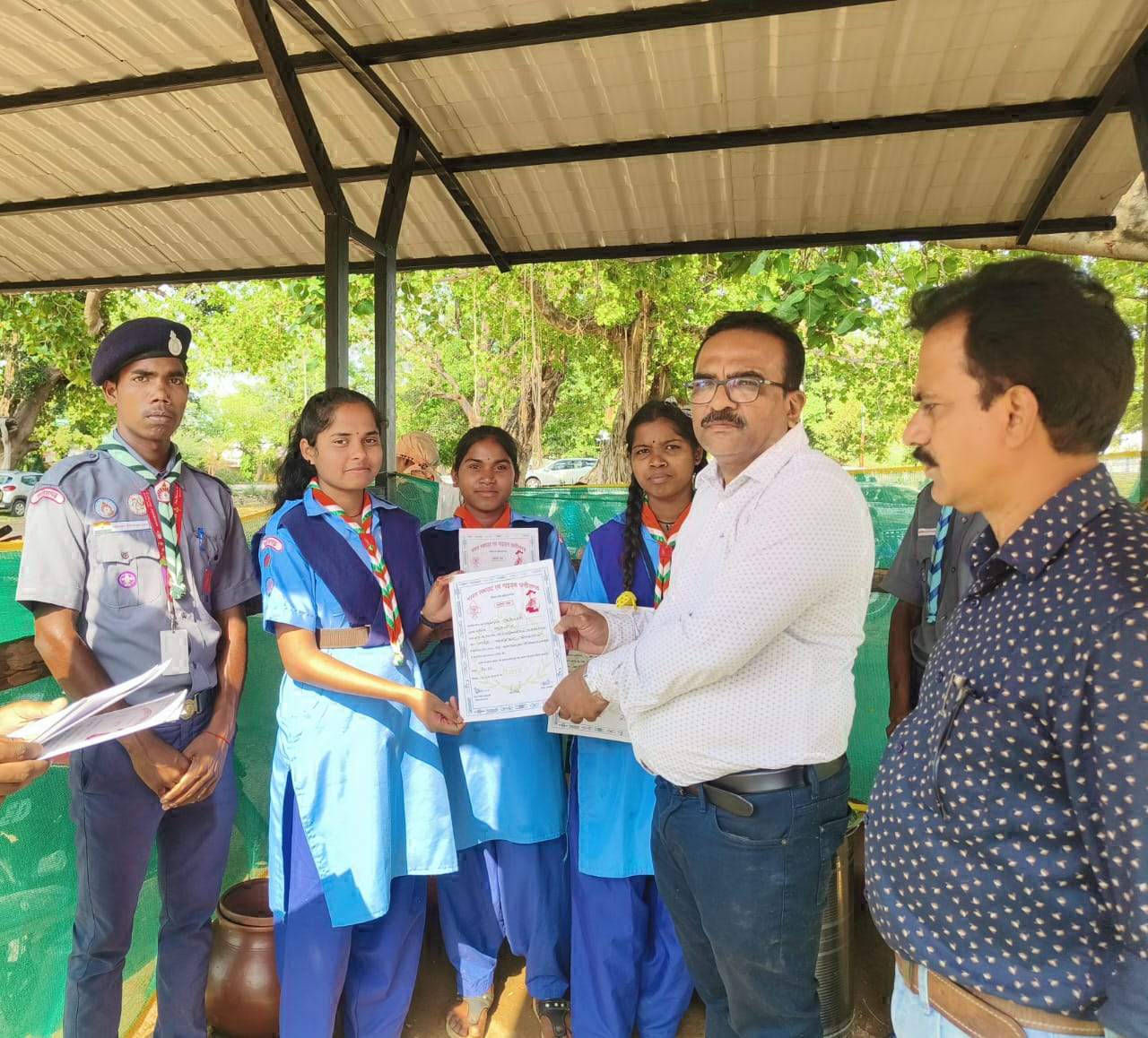 स्काउट-गाइड्स ने बोर्ड परीक्षा के बेहतर परिणामों पर वितरित किया शरबत स्काउट-गाइड्स ने बोर्ड परीक्षा के बेहतर परिणामों पर वितरित किया शरबत