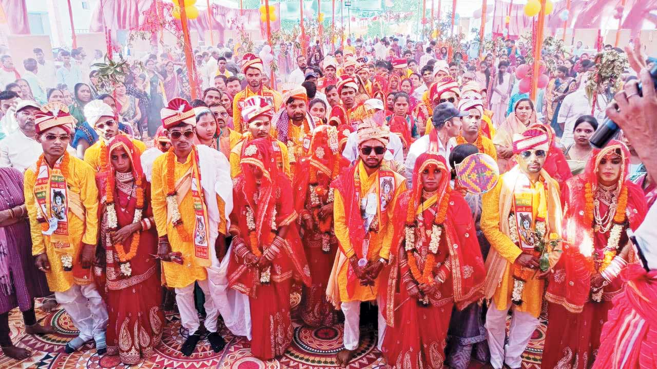 21 जोड़े बंधे परिणय सूत्र में, माहेश्वरी सभा का सामूहिक विवाह  समारोह