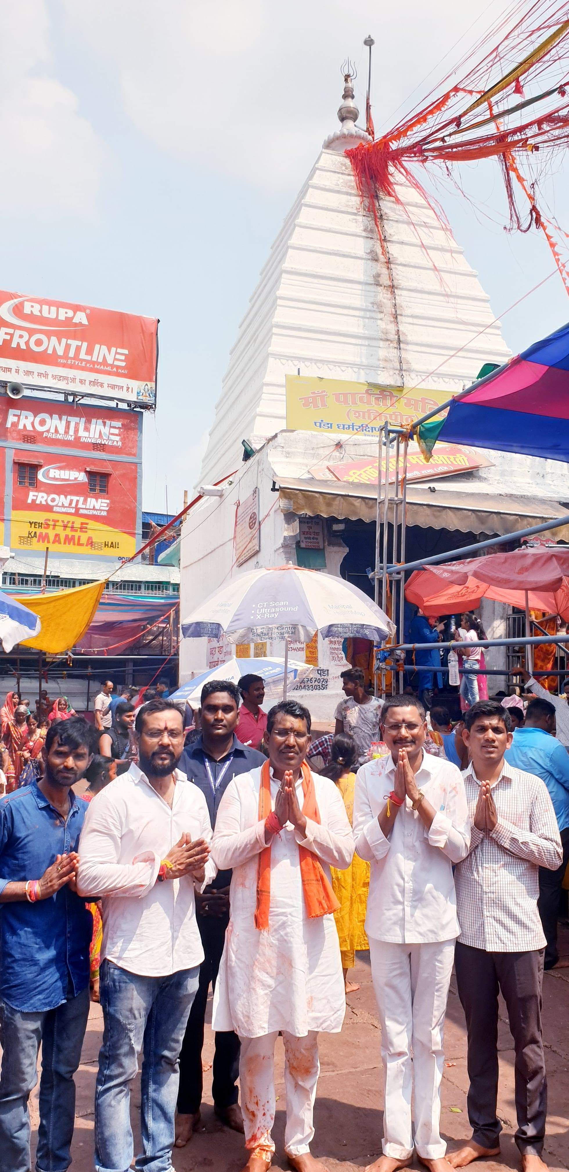 बाबा बैद्यनाथ ज्योतिर्लिंग की पूजा-अर्चना कर विधायक ने की खुशहाली की कामना बाबा बैद्यनाथ ज्योतिर्लिंग की पूजा-अर्चना कर विधायक ने की खुशहाली की कामना
