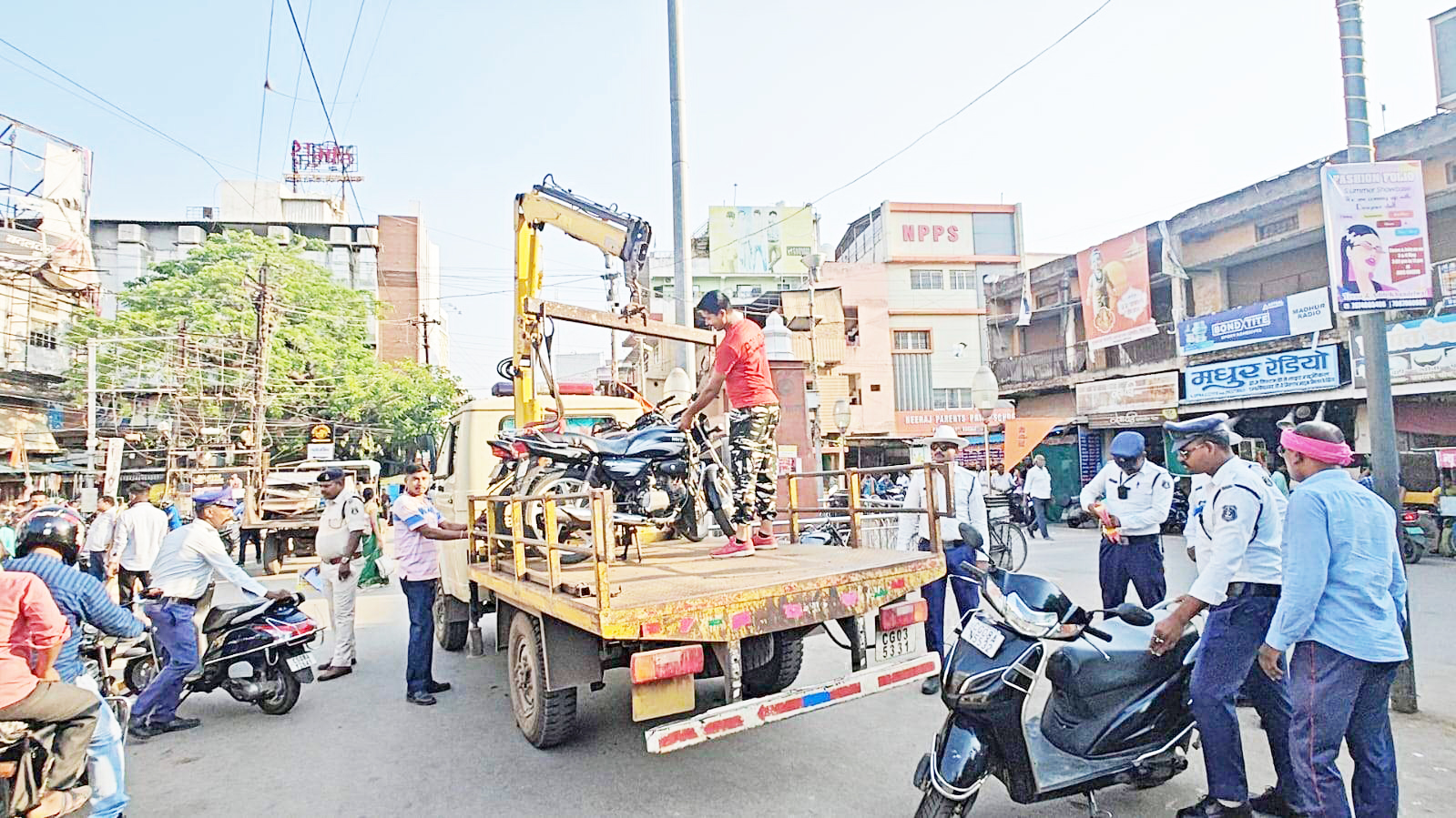 शहर के भीतरी मार्गों में चला अतिक्रमणमुक्त अभियान शहर के भीतरी मार्गों में चला अतिक्रमणमुक्त अभियान