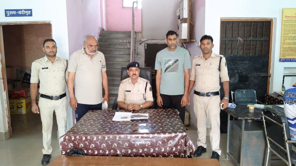 अंतर्राज्जीय मवेशी तस्कर कट्टा कारतूस के साथ गिरफ्तार