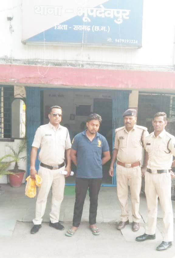 जमानत पर बाहर आते ही भेजा अश्लील फोटो पीडि़ता की शिकायत पर फिर जेल पहुंचा जमानत पर बाहर आते ही भेजा अश्लील फोटो पीडि़ता की शिकायत पर फिर जेल पहुंचा