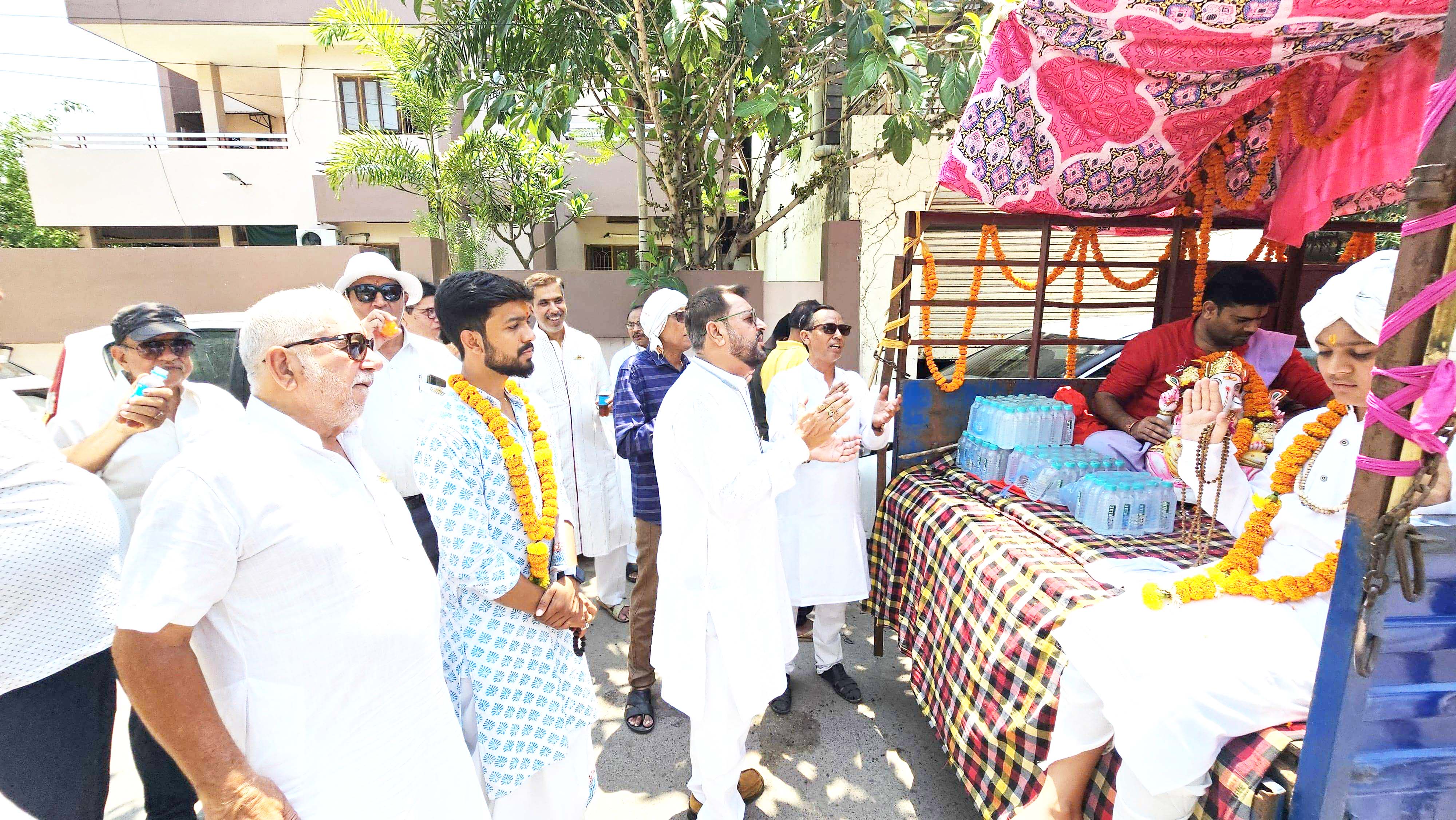 कैलाश नगर से निकली भव्य शोभायात्रा कैलाश नगर से निकली भव्य शोभायात्रा