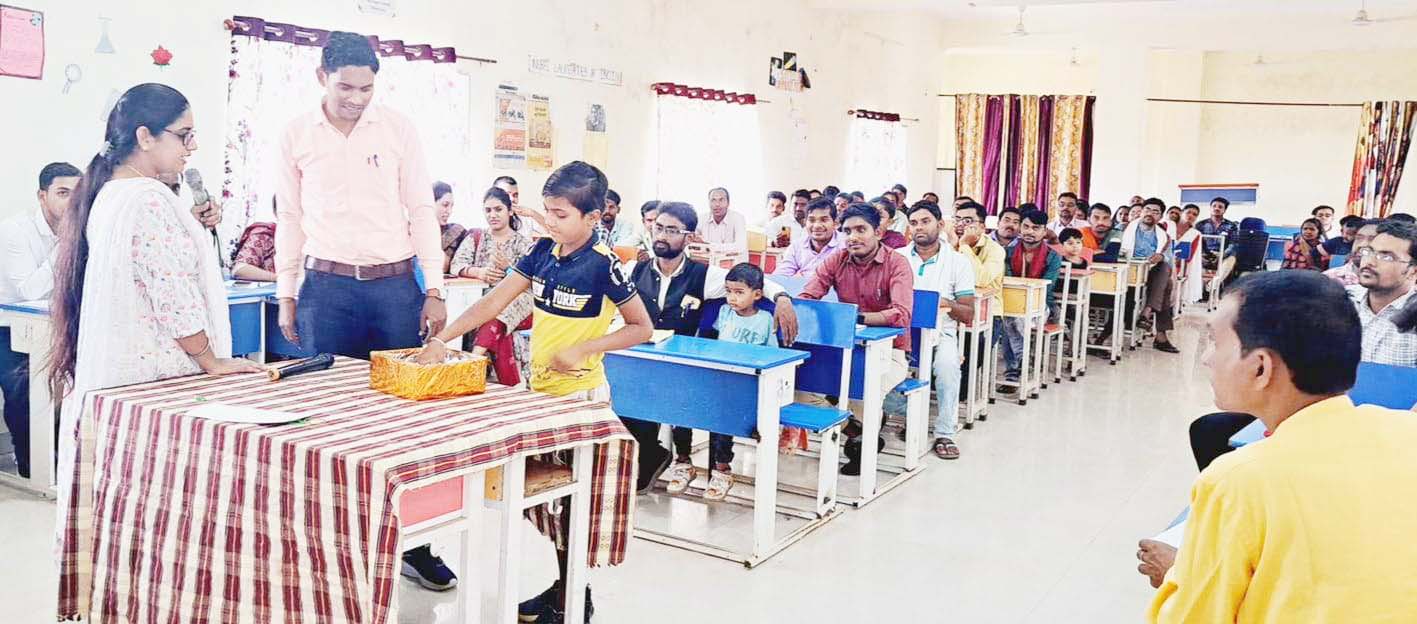 एलकेजी की 25 सीटों की निकाली लॉटरी