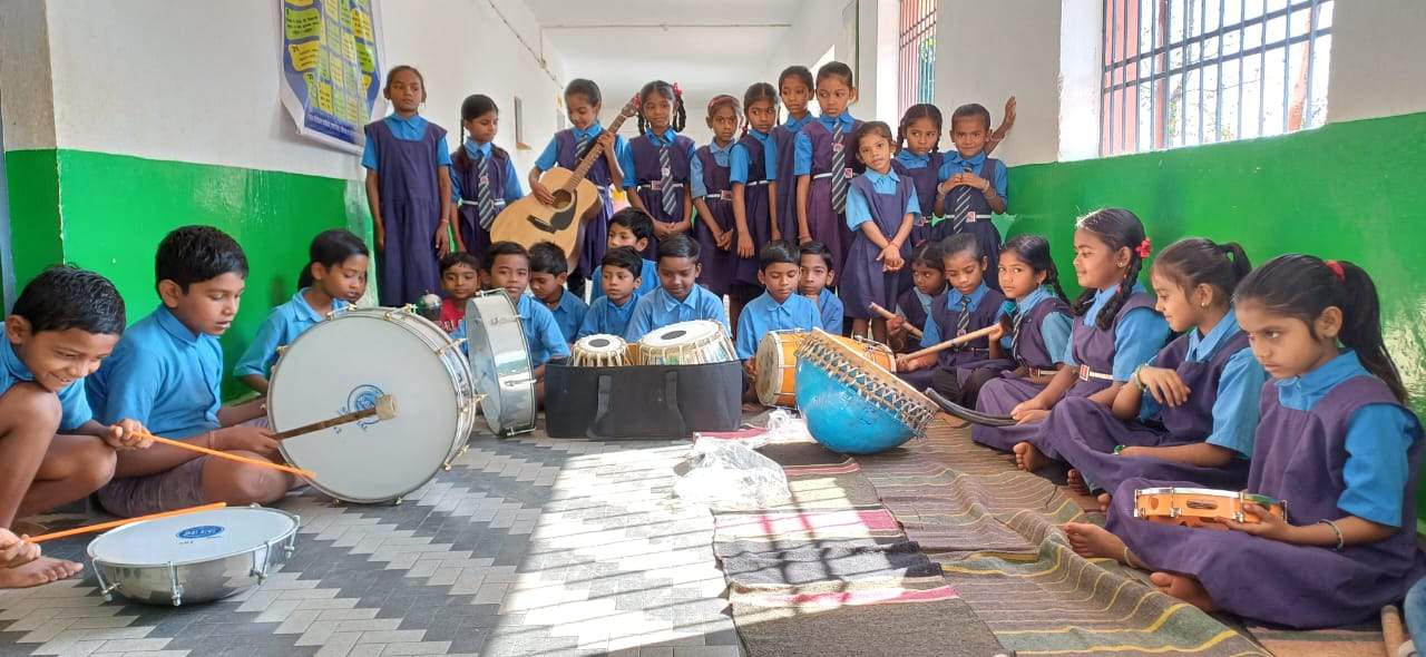 समर कैम्प में विद्यार्थी सीख रहे विभिन्न शैक्षणिक और रचनात्मक गतिविधियां समर कैम्प में विद्यार्थी सीख रहे विभिन्न शैक्षणिक और रचनात्मक गतिविधियां