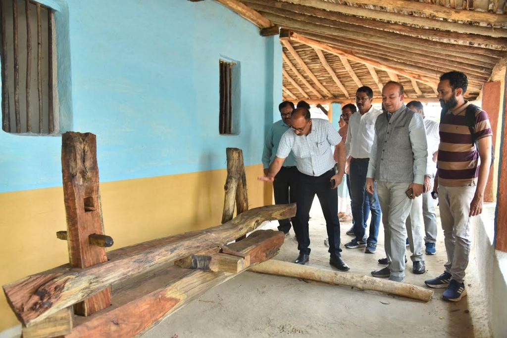 आईआईटी भिलाई की टीम ने सीवीआरयू का भ्रमण किया, ग्रामीण प्रौद्योगिकी को सराहा