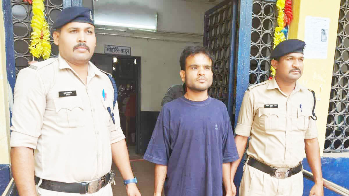 गर्लफ्रेंड की हत्या, आरोपी गिरफ्तार गर्लफ्रेंड की हत्या, आरोपी गिरफ्तार