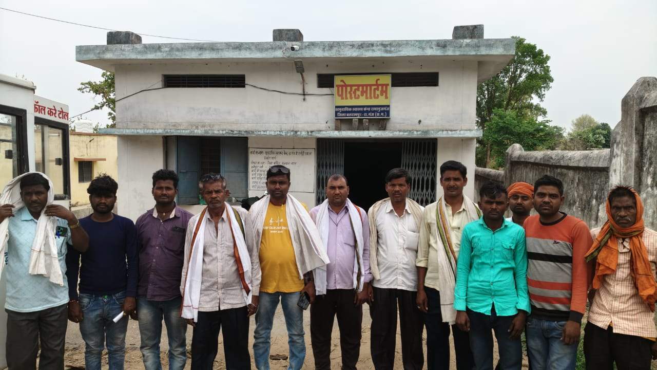 फांसी के फंदे पर लटकी मिली महिला की लाश