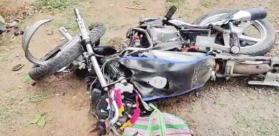 ट्रक ने बाइक सवार को कुचला, मौत ट्रक ने बाइक सवार को कुचला, मौत