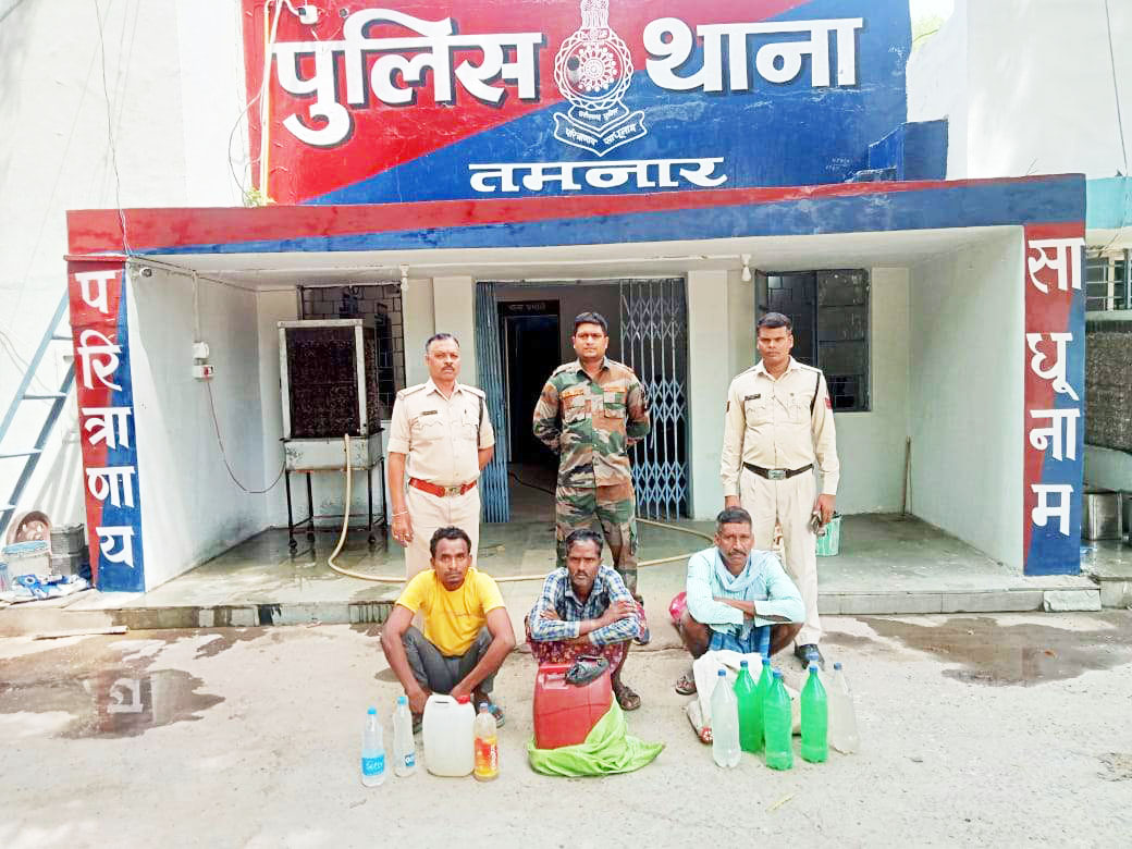 अवैध शराब पर अलग-अलग कार्रवाई, दो महिला समेत 5 पकड़ाए अवैध शराब पर अलग-अलग कार्रवाई, दो महिला समेत 5 पकड़ाए