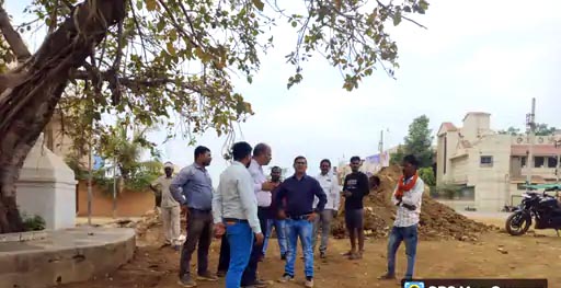 रेलवे ठेकेदार का निर्माण काम ऐसा कि सडक़-नाली ही बंद रेलवे ठेकेदार का निर्माण काम ऐसा कि सडक़-नाली ही बंद