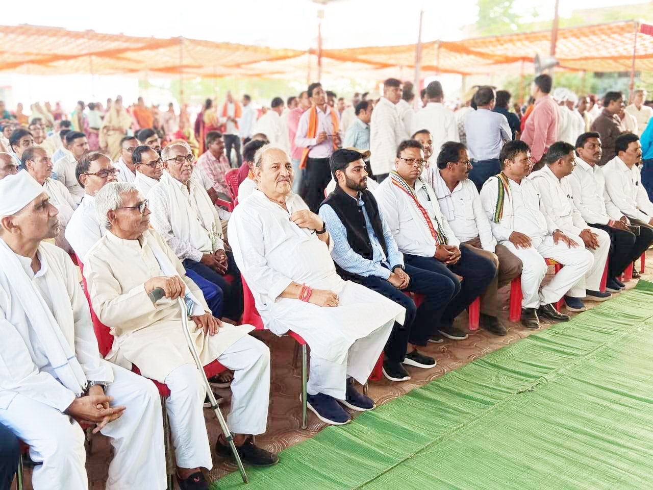घनाराम साहू को दी श्रद्धांजलि घनाराम साहू को दी श्रद्धांजलि