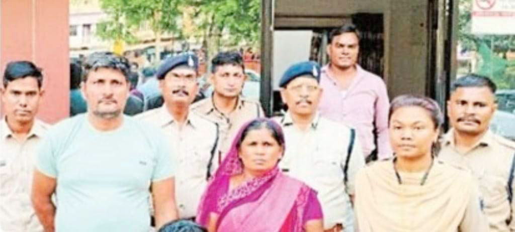 पेड़ काटने पर विवाद: महिला की हत्या, दंपत्ति गिरफ्तार  