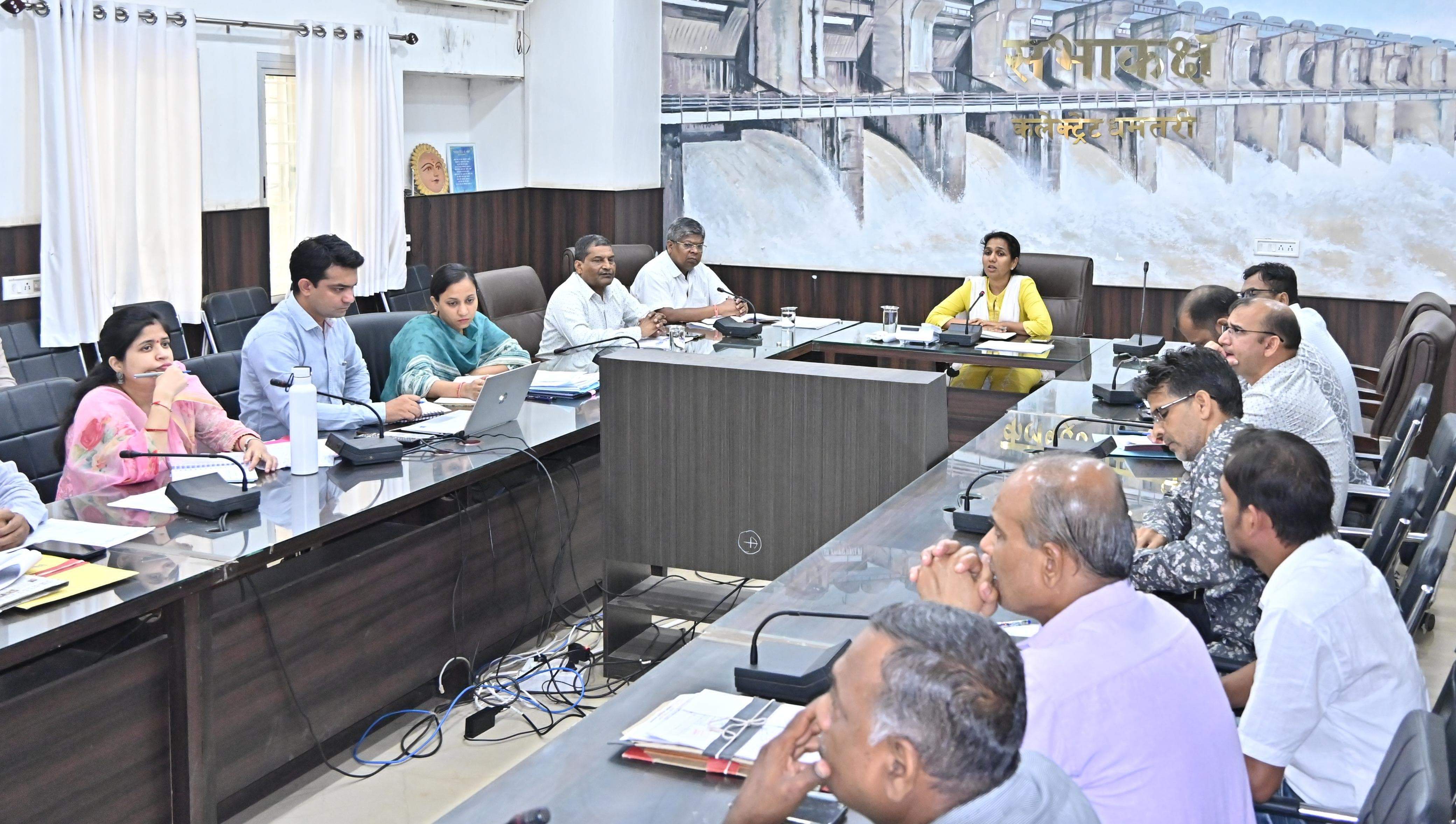 ड्रॉप आउट बच्चों की जानकारी संकलित कर उन्हें स्कूल तक लाएं ड्रॉप आउट बच्चों की जानकारी संकलित कर उन्हें स्कूल तक लाएं