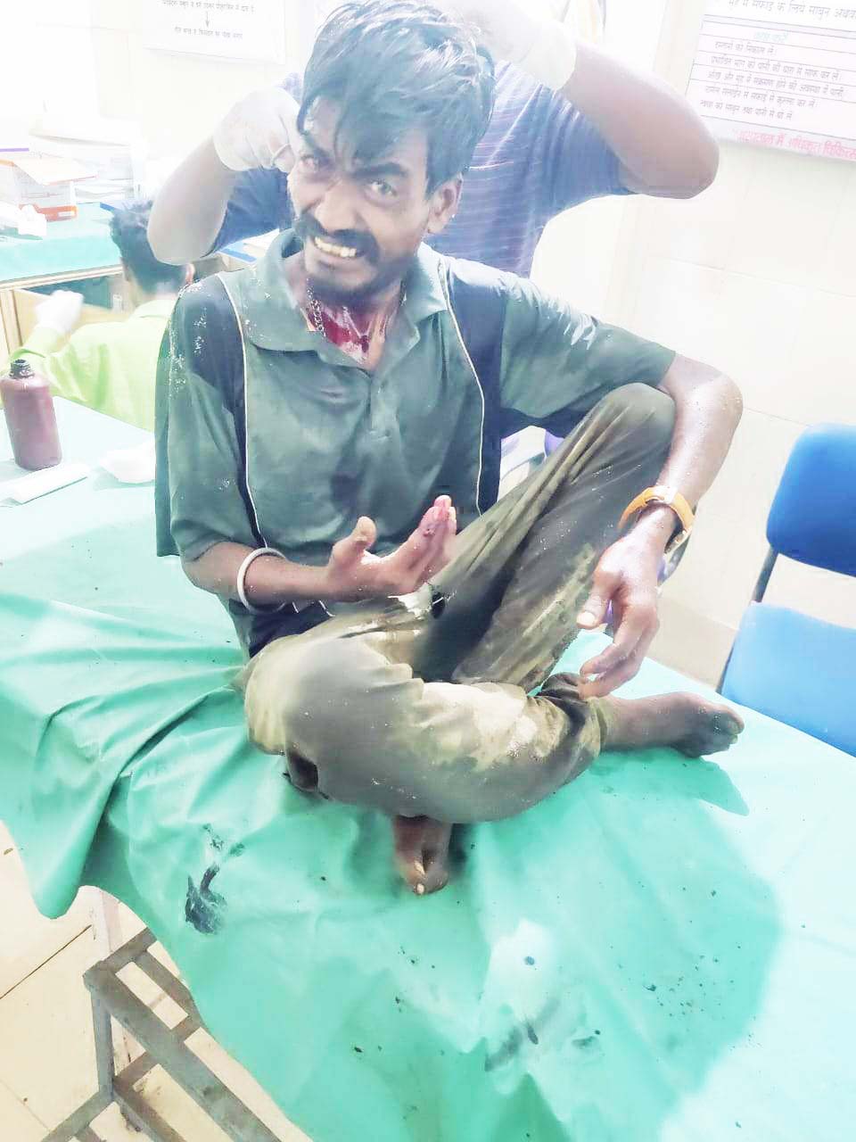 हाईवा-ऑटो में टक्कर, विधायक ने मृतकों के परिवारजनों से की मुलाकात