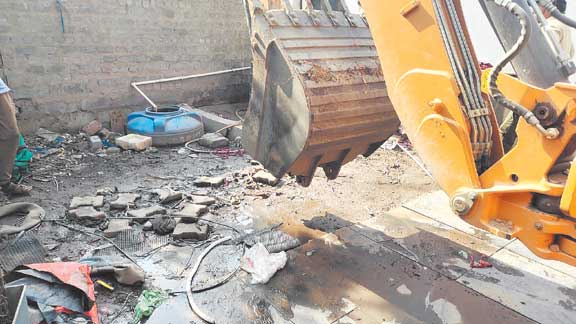 9 एकड़ में अवैध प्लाटिंग, सरकारी जमीन पर कब्जा तोड़ा 9 एकड़ में अवैध प्लाटिंग, सरकारी जमीन पर कब्जा तोड़ा