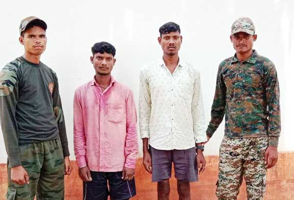 टिफिन बम समेत दो नक्सली गिरफ्तार टिफिन बम समेत दो नक्सली गिरफ्तार