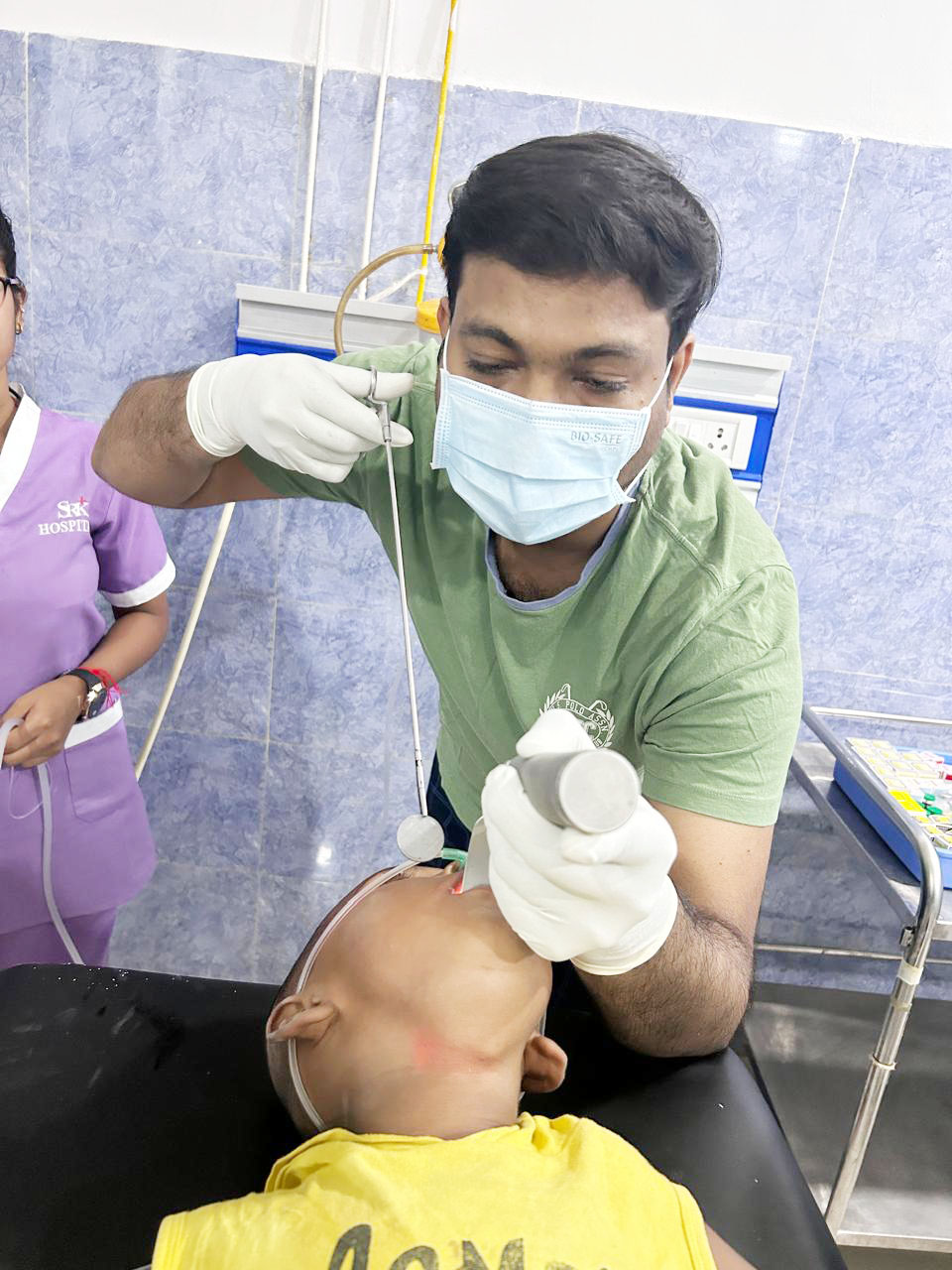 बच्चे ने निगला सिक्का, डॉक्टर  ने निकाला