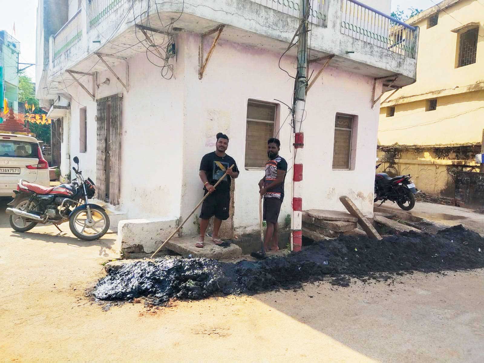 बारिश पूर्व नाली की सफाई में जुटा नपा