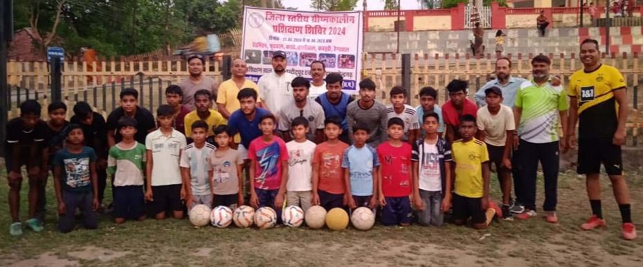 खिलाडिय़ों को खेल सामग्री देकर किया प्रोत्साहित