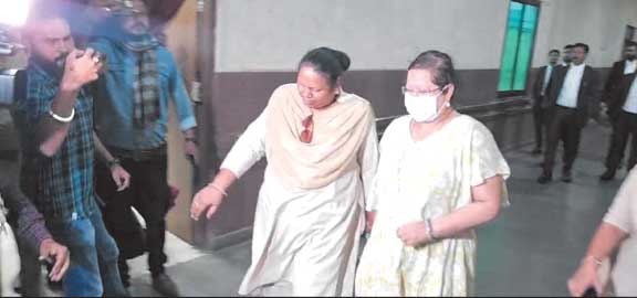 सौम्या, रानू 27 तक ईओडब्ल्यू की रिमांड पर