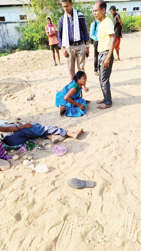 ट्रक ने बाइक सवार को कुचला, एक मौत, 2 जख्मी ट्रक ने बाइक सवार को कुचला, एक मौत, 2 जख्मी
