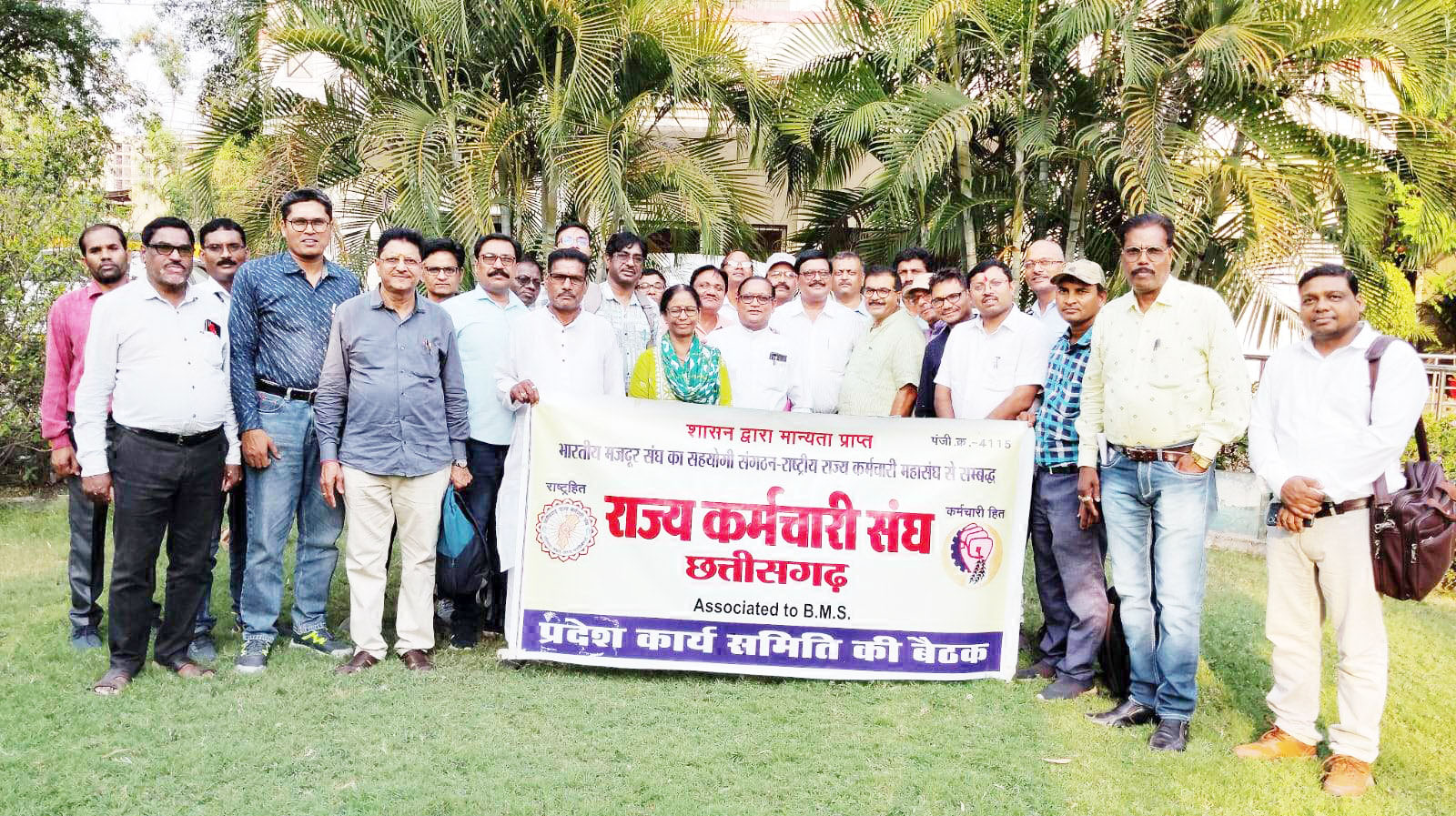 मतदान के बाद अब शासकीय कर्मचारी फिर हो रहे लामबंद मतदान के बाद अब शासकीय कर्मचारी फिर हो रहे लामबंद