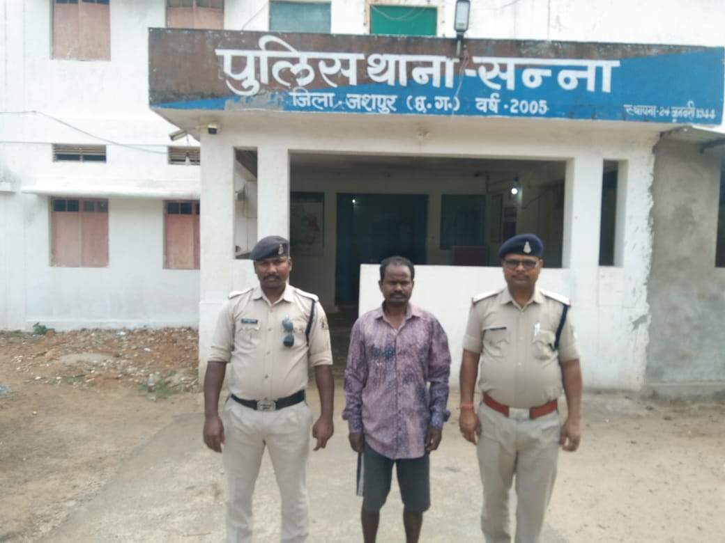 पहाड़ी कोरवा महिला की हत्या, आरोपी शिक्षक गिरफ्तार