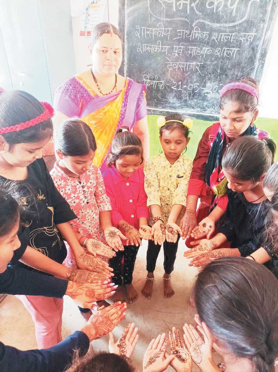 मौज मस्ती के साथ सीख रहे ज्ञान की बातें