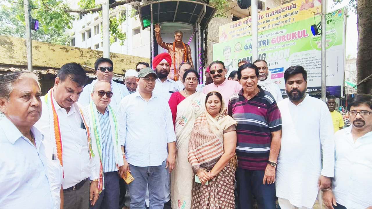 झीरम नक्सल हमले की 11वीं बरसी में याद किए गए पूर्व विधायक मुदलियार झीरम नक्सल हमले की 11वीं बरसी में याद किए गए पूर्व विधायक मुदलियार