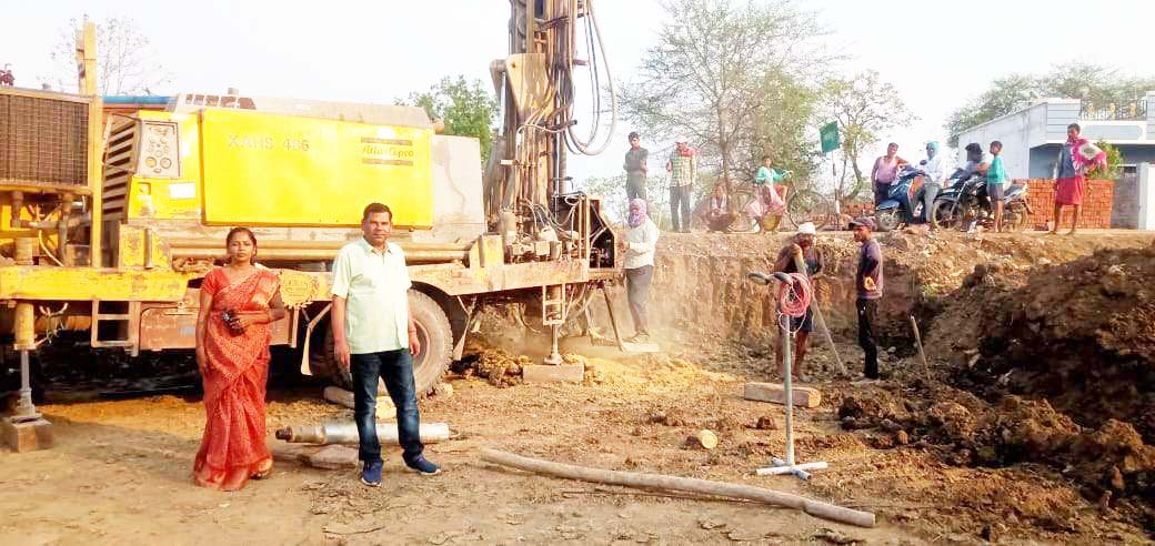मोतीपुर में नवीन बोर खनन से पेयजल की समस्या हुई दूर मोतीपुर में नवीन बोर खनन से पेयजल की समस्या हुई दूर