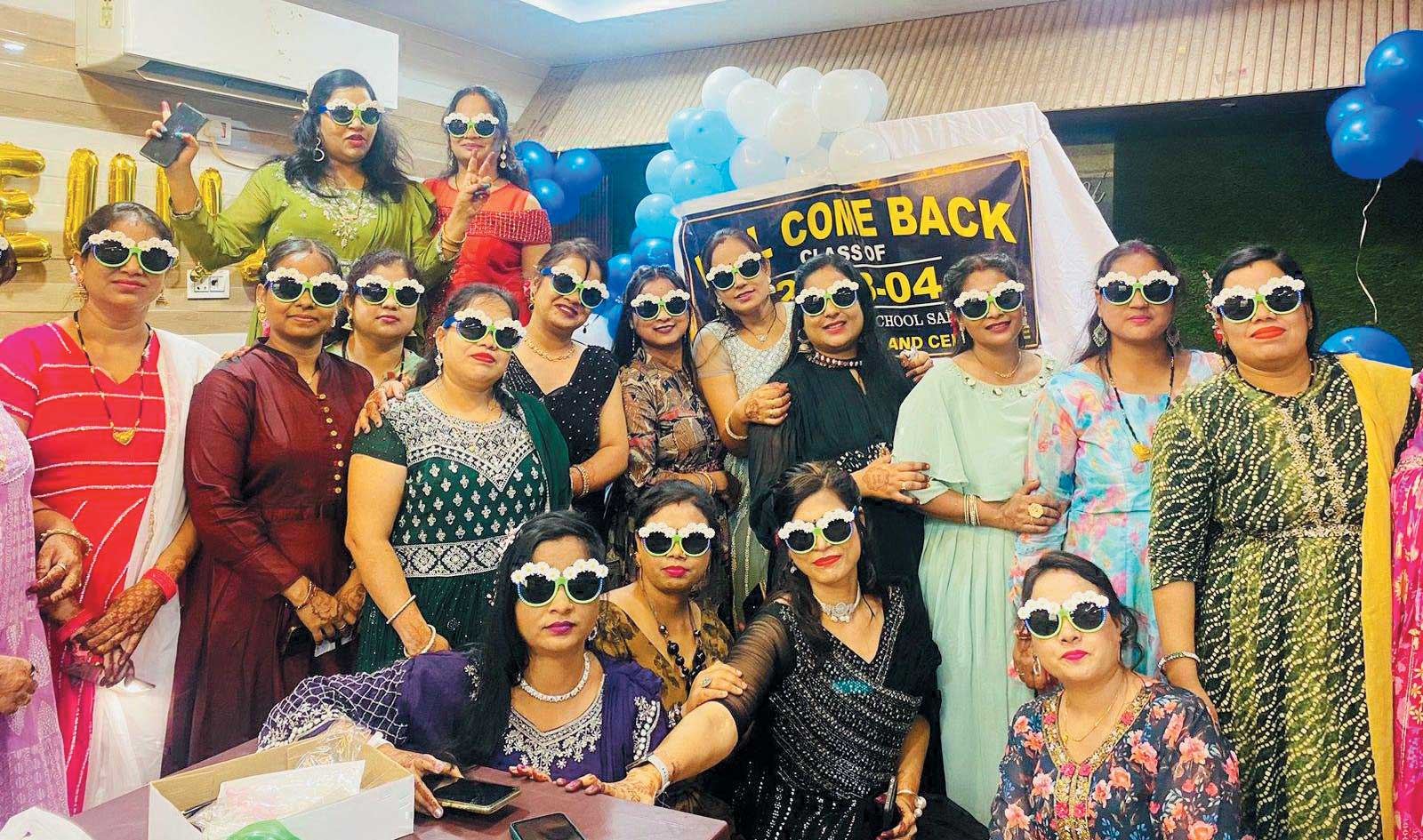 20 साल बाद मिले स्कूल के पुराने साथी