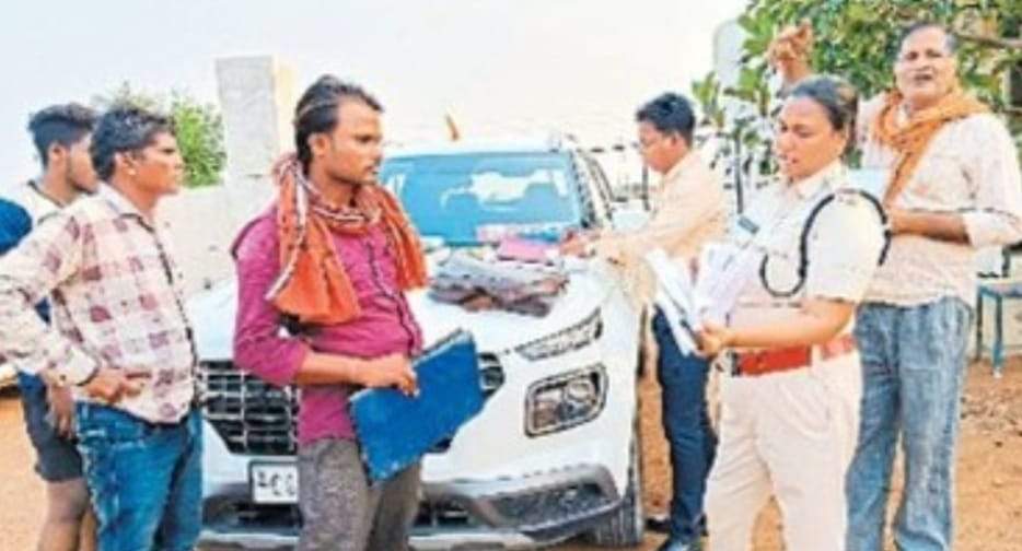 बगैर फिटनेस व तिरपाल लगे वाहन जब्त