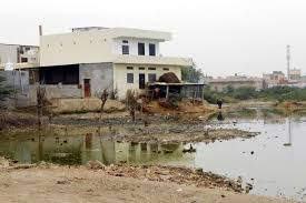  सरकारी जमीन पर हो रहा कब्जा, तालाब किनारों, डबरी व फुटपाथ को भी नहीं छोड़ा