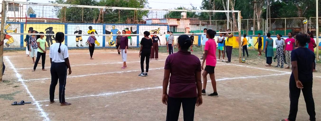 ग्रीष्मकालीन खेल प्रशिक्षण शिविर, बढ़-चढक़र हिस्सा ले रहे बच्चे