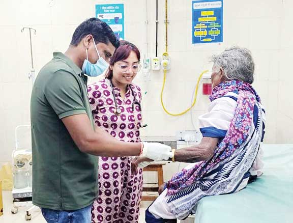  दो दिन में पागल कुत्ते ने 9 ग्रामीणों को काटा, ग्रामीणों ने कुत्ते को मार डाला