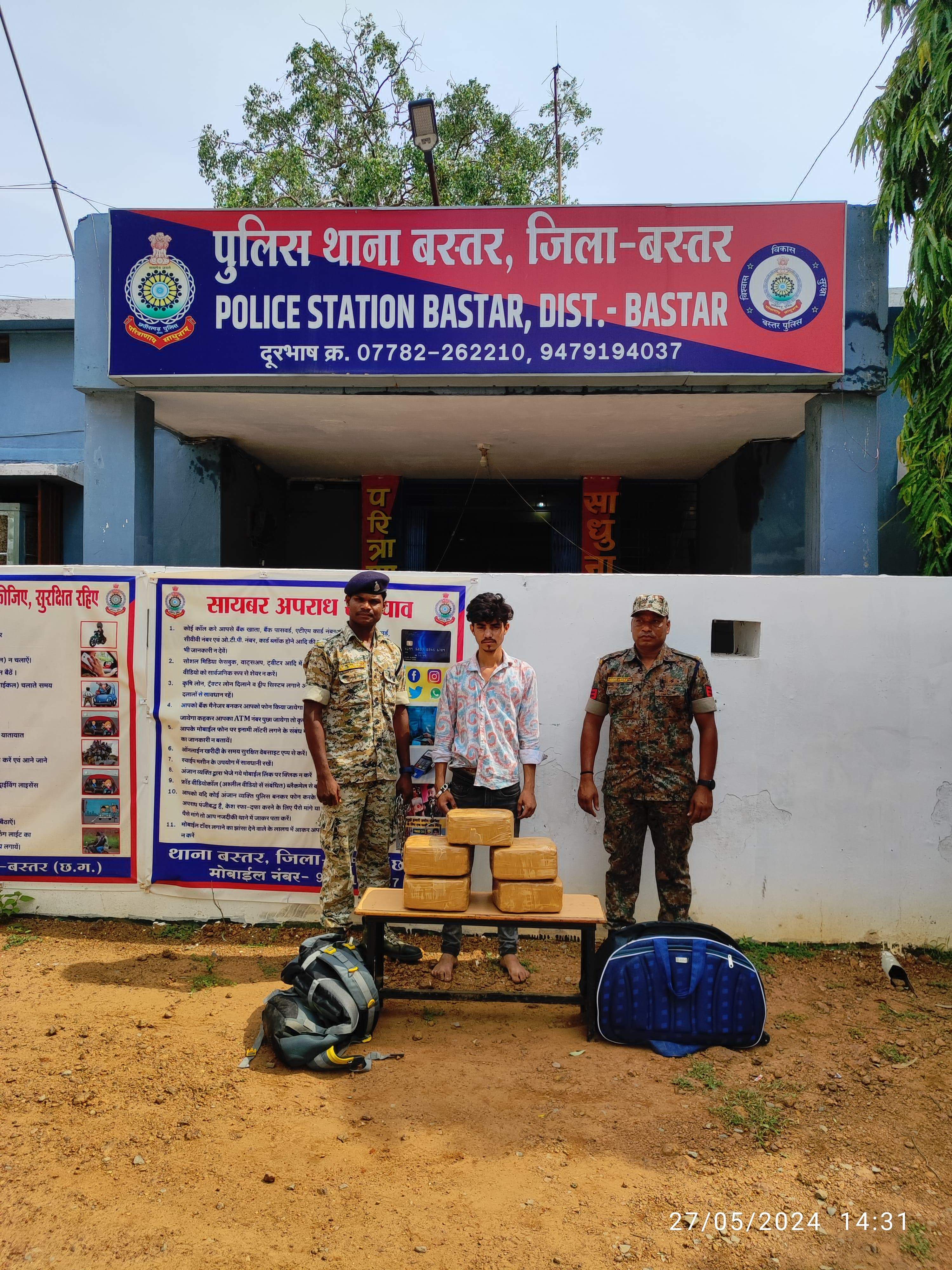 यात्री बस में गांजा तस्करी, नाबालिग समेत 2 गिरफ्तार