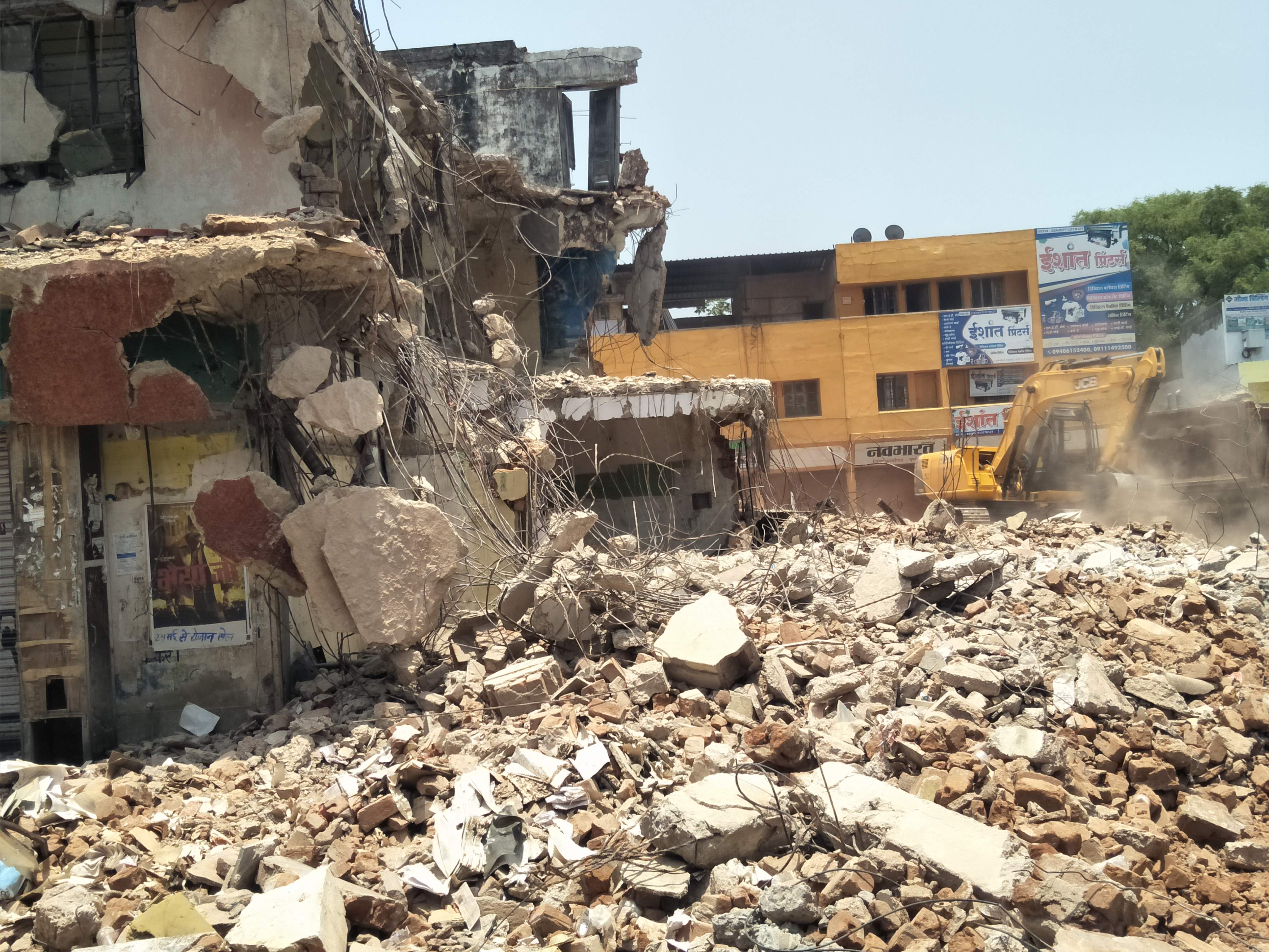 साडा कॉम्प्लेक्स हो रहा धराशायी