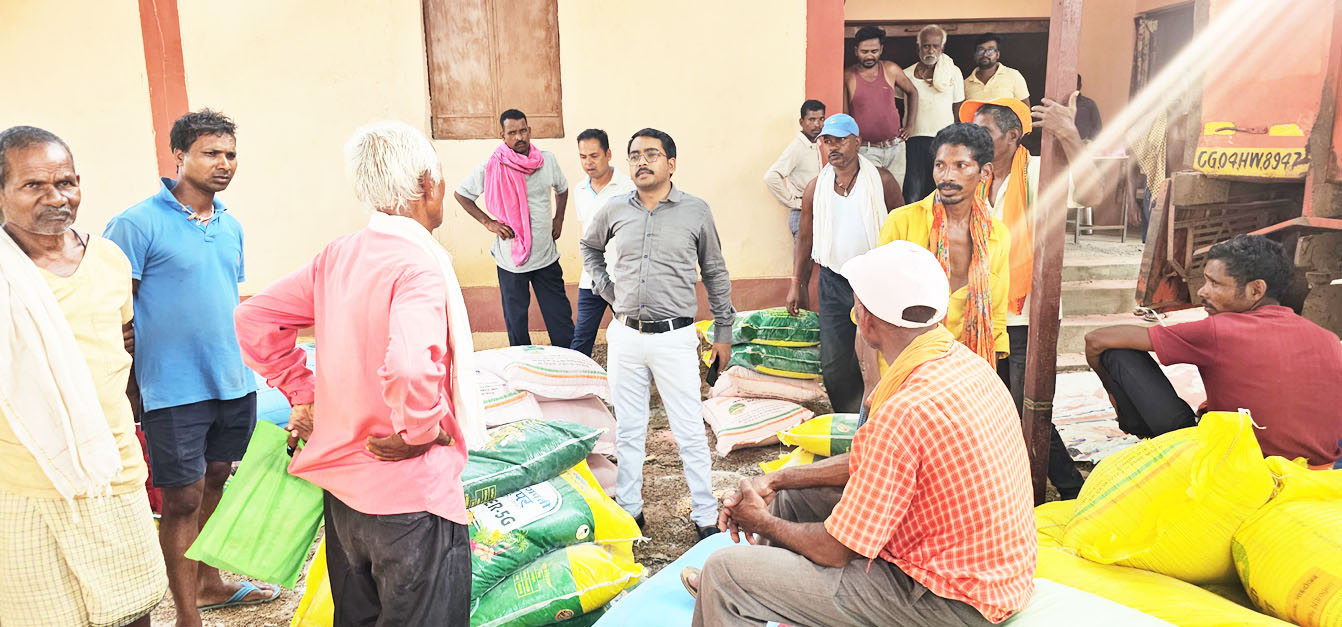 एसडीएम ने किया लैम्प्स गोदाम का औचक निरीक्षण