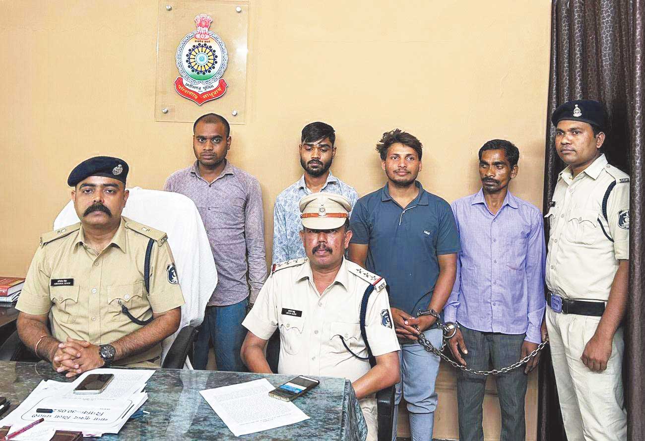 संपत्ति के लालच में दोस्तों संग मिलकर पिता की हत्या, 2 बेटों संग 4 गिरफ्तार