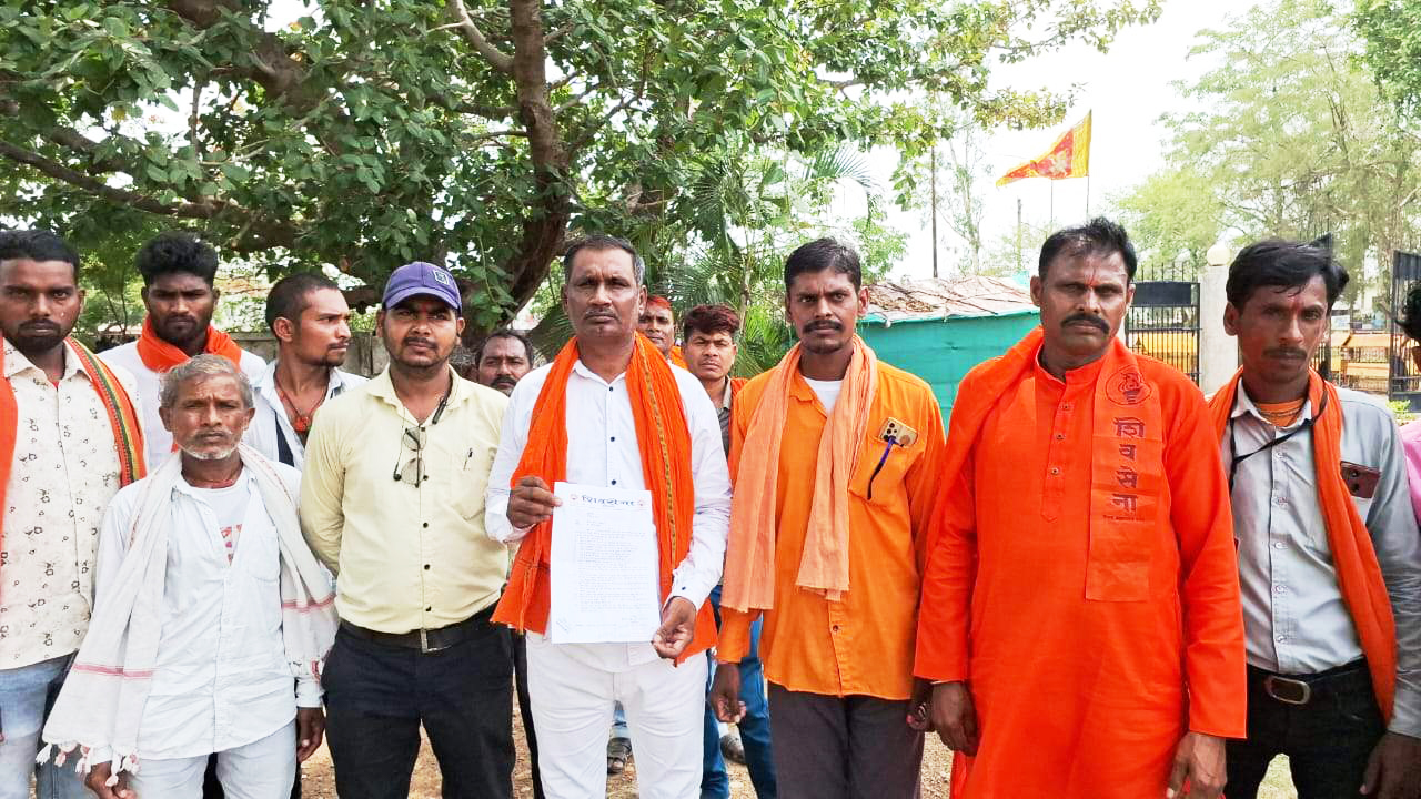 18 सूत्रीय मांग को लेकर शिवसेना ने सौंपा ज्ञापन