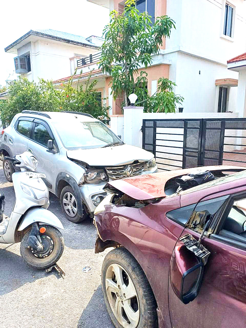 कार ने कई गाडिय़ों को मारी ठोकर