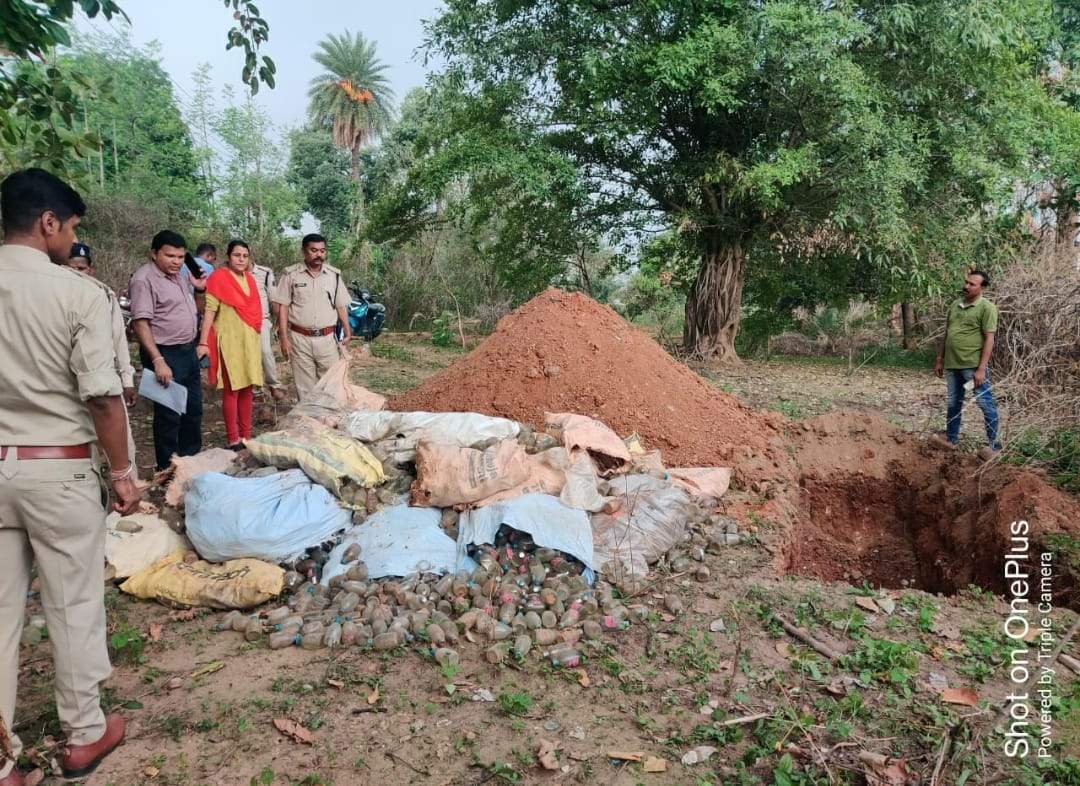 समयावधि पूर्ण कर चुके अभिलेखों और जब्त शराब को किया नष्ट